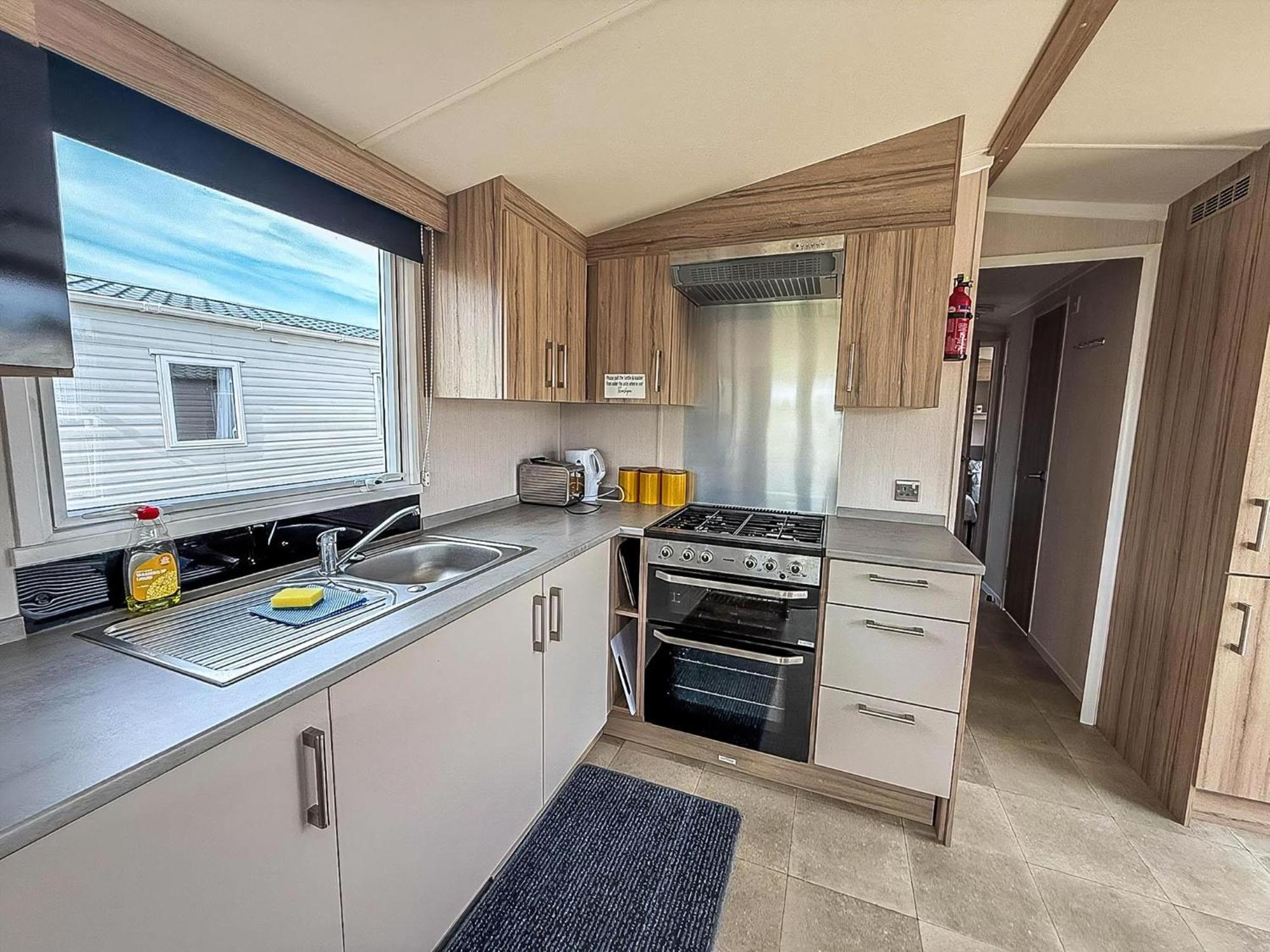 לאות' 6 Berth Caravan With Decking At Sunnydale Holiday Park Ref 35243Kg מראה חיצוני תמונה